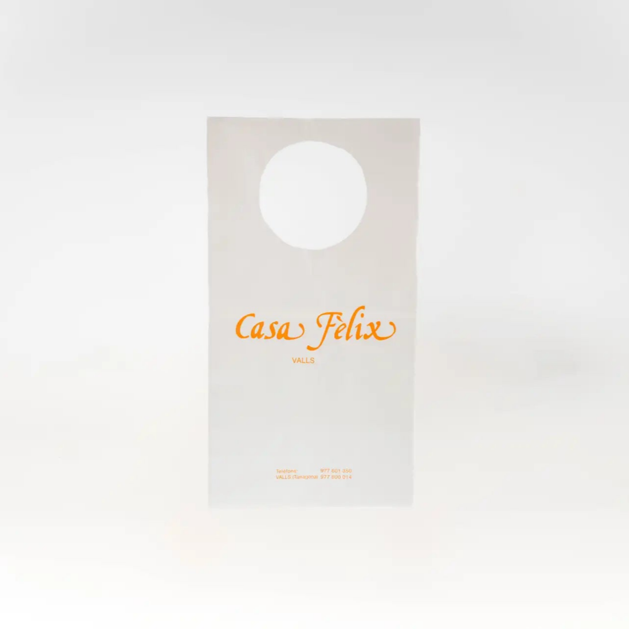 Guantes y babero para calçotada, protección y comodidad para disfrutar de la calçotada.